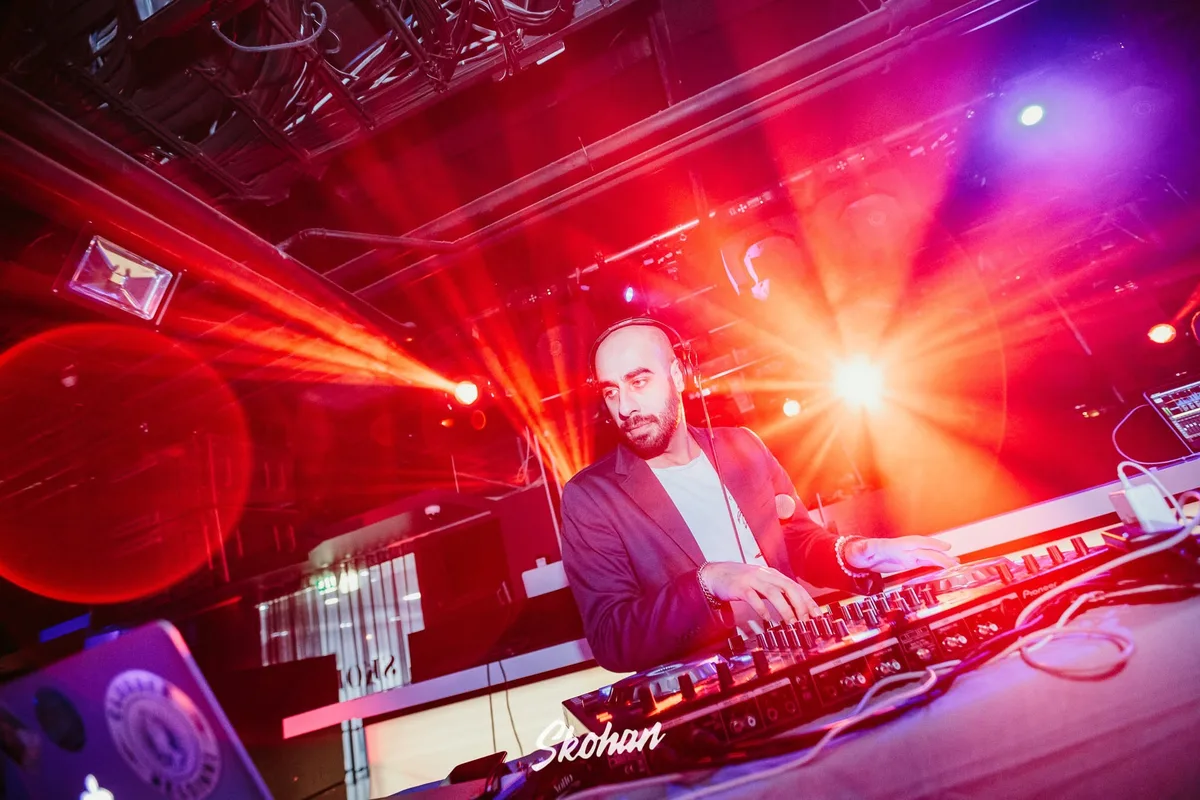 DJ Snabu esiintymässä