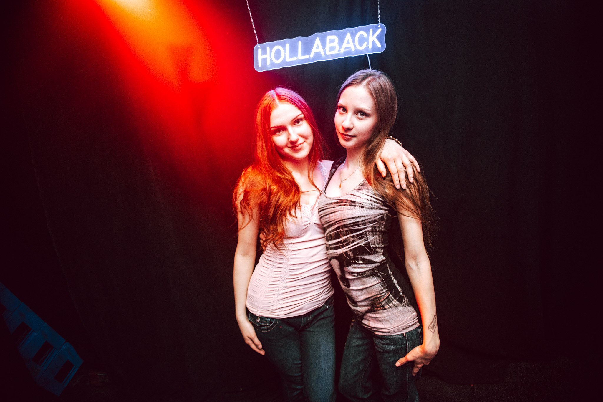 HollaBack neonkyltti