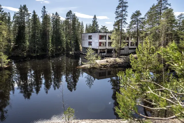 Hotelli Korpilampi lammen rannalla