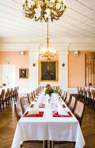 Suomenlinnan Upseerikerhon juhlasali