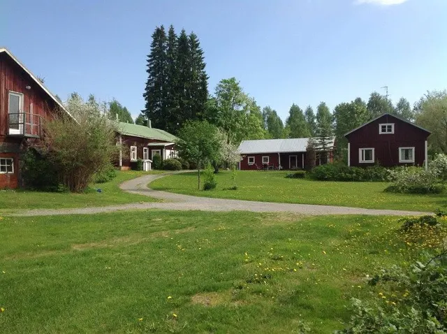 Tuomiston tilan pihapiiri Muuramessa (arkistokuva)