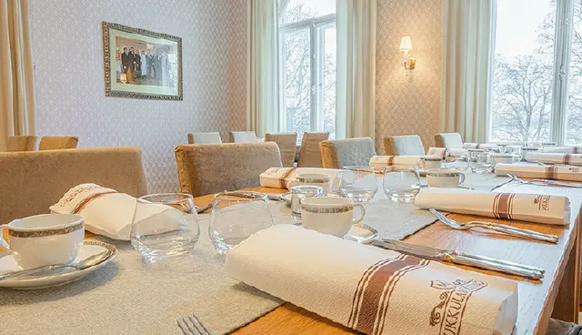 Mukkulan kartanon ravintolan juhlakattaus