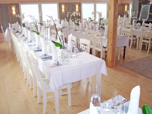 Villa Meren juhlasali katettuna